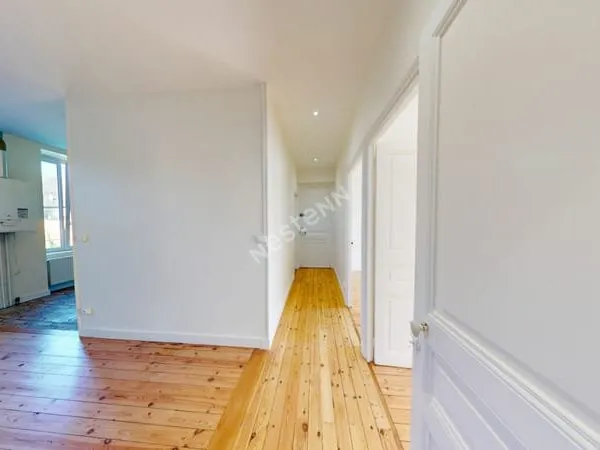 Bel appartement rénové 3 Pièces de 66,28 m² au RDC d'un immeuble à Louhans