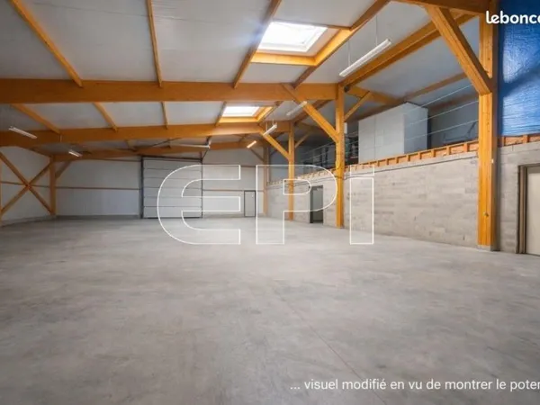 Local industriel 400 m²