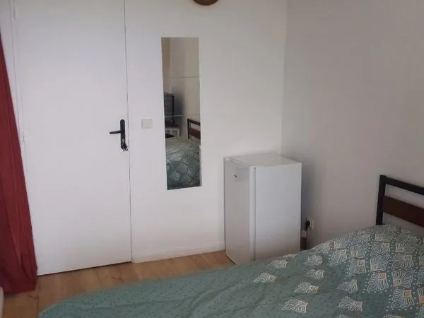 Chambre meublée