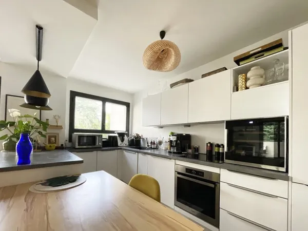 À vendre en EXCLUSIVITÉ - Spacieux appartement avec balcons et vue dégagée - Avenue Camus