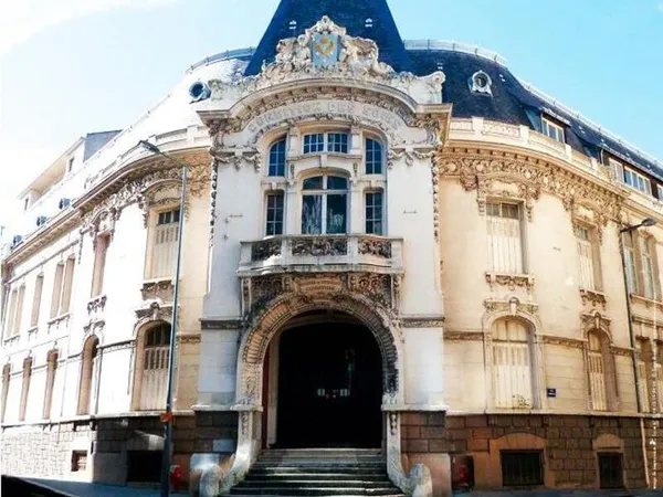 À VENDRE Superbe Duplex T3 avec Terrasse Immeuble Classé Monument Historique