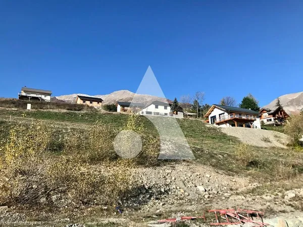 Terrain viabilisé de 1340 m² au coeur des Alpes !