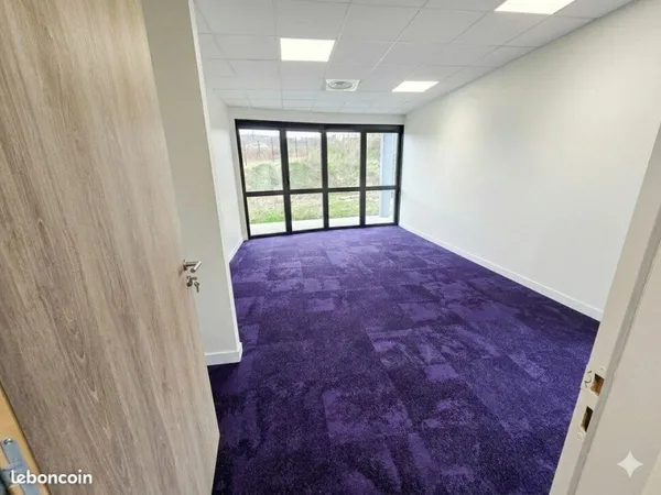 BUREAUX 25 m² BOURGOIN-JALLIEU