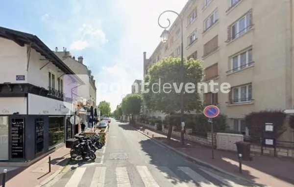 Local commercial 140 m²