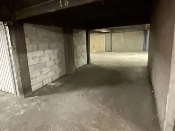 Parking/box Nice