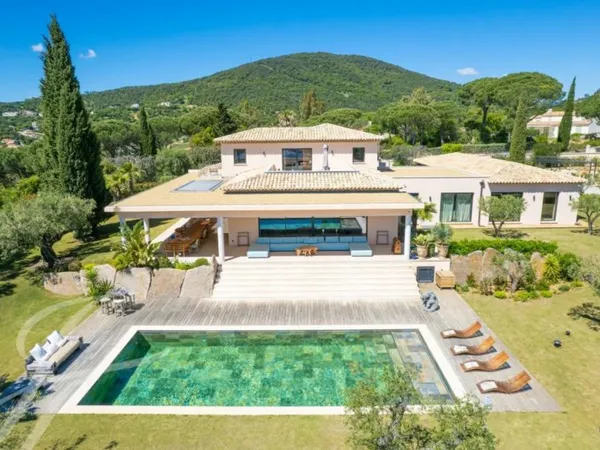 Maison moderne avec vue mer