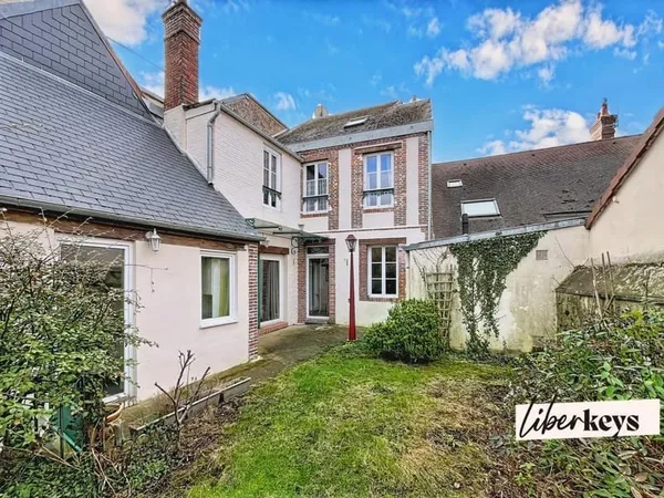 Maison de ville 3 chambres de 135 m² avec jardin, bureau et grenier. St-Lubin-des-Joncherets