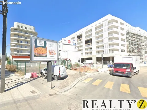 Local commercial 179 m²