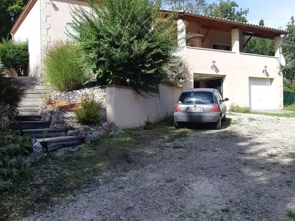 Maison sur sous-sol total dans village 20 mn Villeneuve sur lot