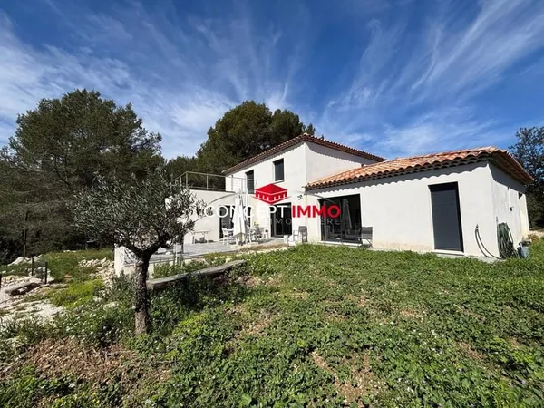 Villa moderne de 212m2 sur 1976 m2 de terrain avec piscine 1