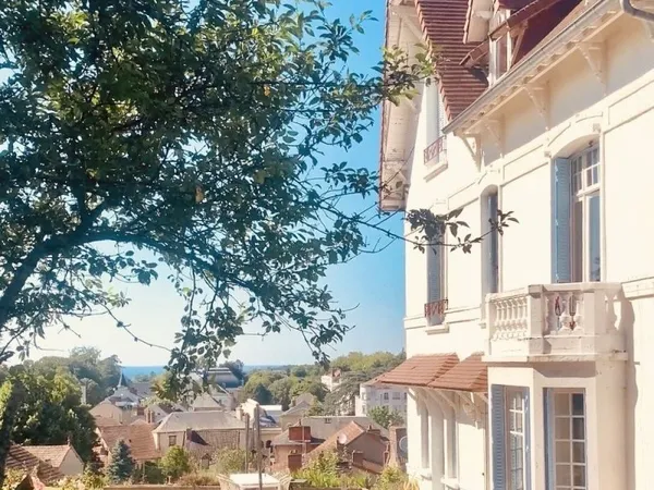 Villa bourgeoise dans un village thermal