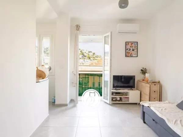 NICE // FLEURS : STUDIO / BALCON / RÉNOVÉ / VENDU LOUÉ