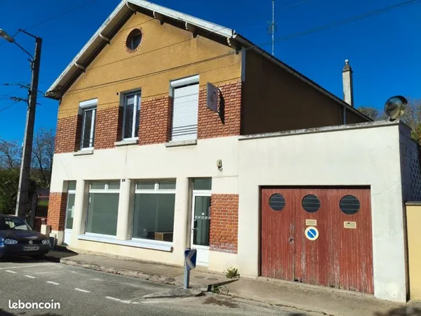 Maison d'habitation avec local commercial
