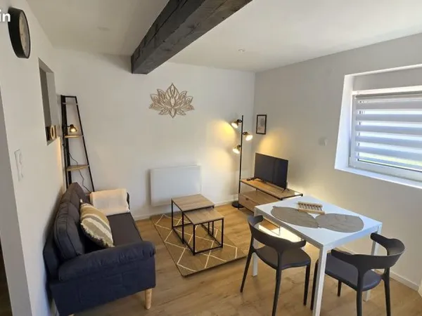 T2 meublé rénové - Parking privé - Fibre incluse - Lumineux - Proche université - 25m² - Roanne