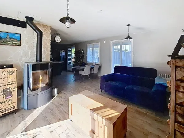 Maison familiale chaleureuse dans un cadre verdoyant