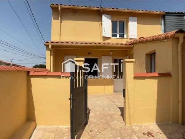Maison à étage 2 chambres avec cour extérieure