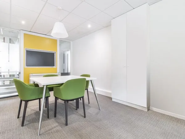 Accès tout inclus à des espaces de bureau professionnels pour 10 personnes à Reims, Clairmarais