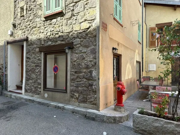 Local commercial avec appartement annexe à vendre BELVEDERE