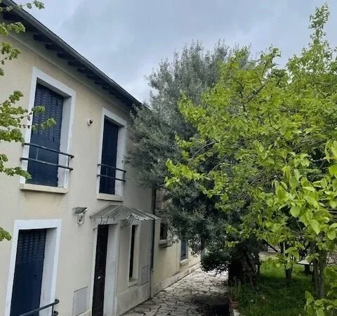 Maison de ville 7 pièces avec garage et terrasse