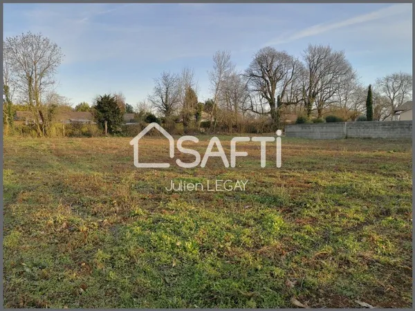 BEAU TERRAIN PLAT et VIABILISE DE PLUS DE 1700 m²