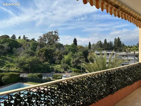 Quartier croix des gardes, spacieux, trois-pièces de 64 m² traversant au calme double terrasse, pisc