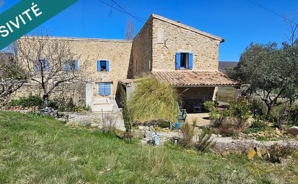 Ancienne ferme en pierres entièrement rénovée en Haute Provence