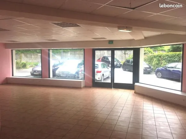 Local 143 m²