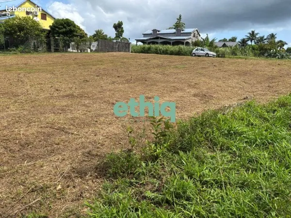 Terrain 812 m² Sainte-Rose