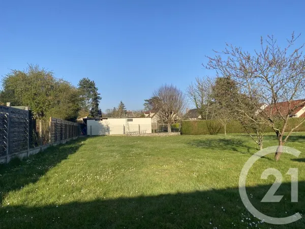 Terrain 817 m²
