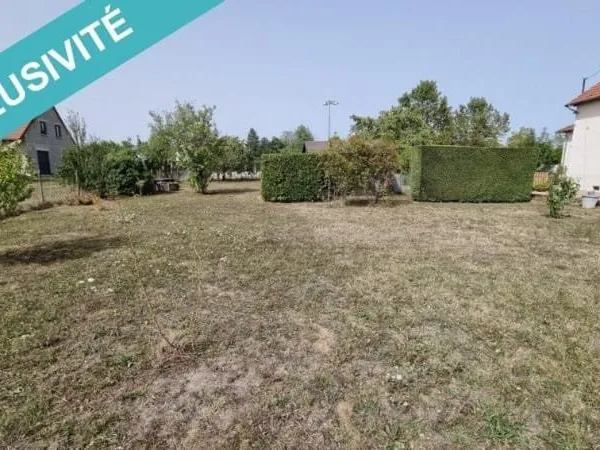 Terrain a batir 822 m² dans le centre de Saint Pourçain sur sioule