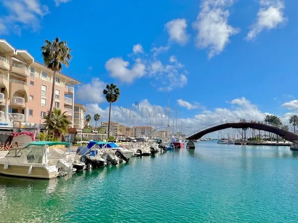Port Fréjus, appartement 2 pièces à vendre avec terrasse, tr