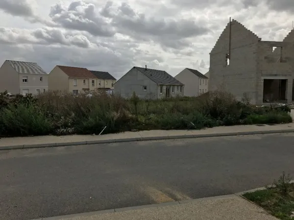 Terrain 593 m²