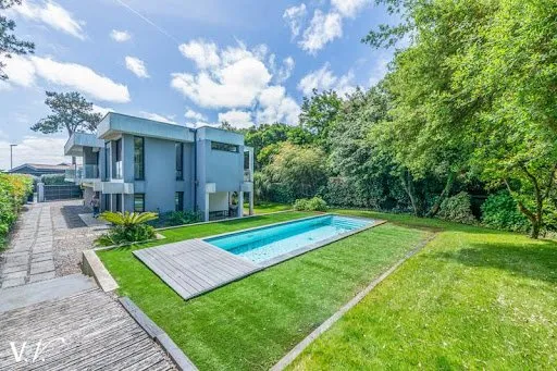 Maison 8 pièces 300 m²