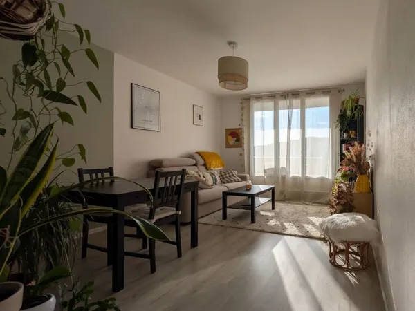 T3 - Lumineux Dernier Etage - Vue dégagée - Charpennes - 58 m²