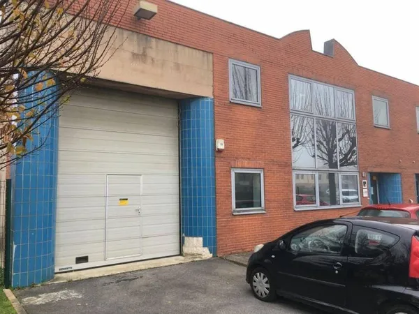 Local d'activité 300 m²