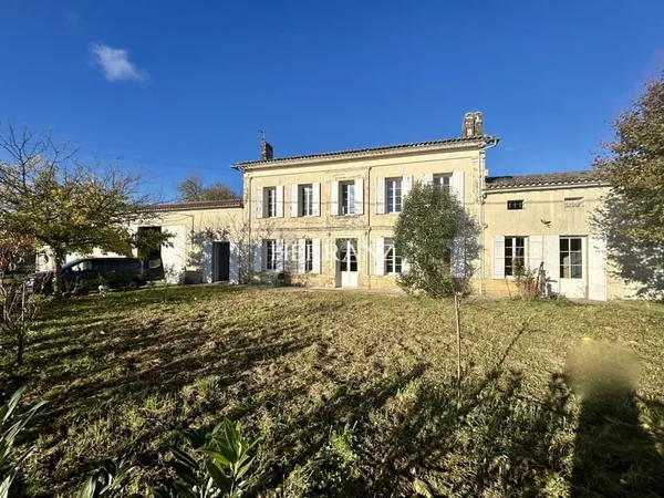 À Vendre Authentique Girondine au Coeur des Vignes, Vue Dégagée