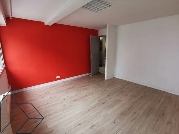 Bureau et espace de travail Location Vannes  78m² 1280€