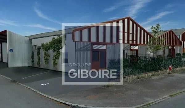 Entrepôt 582 m²