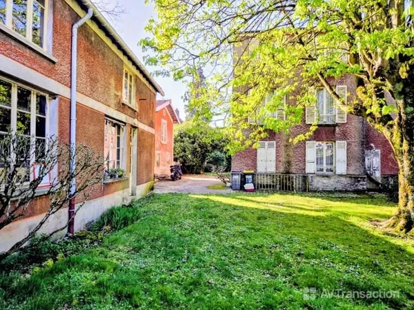 Maison de Maitre & annexes: 550m2 de potentiel a VILLEMOMBLE