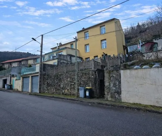 SAINT-ÉTIENNE MAISON FAMILIALE SUR 3 NIVEAUX AVEC D'EXCELL