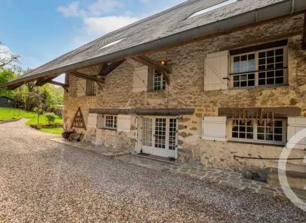 Maison 10 pièces 235 m²