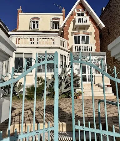 Maison 13 pièces 300 m²