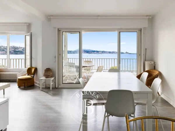 SAINT JEAN DE LUZ, SAINTE-BARBE, APPARTEMENT DE 130 M² AVEC CAVE ET 2 PLACES DE PARKING