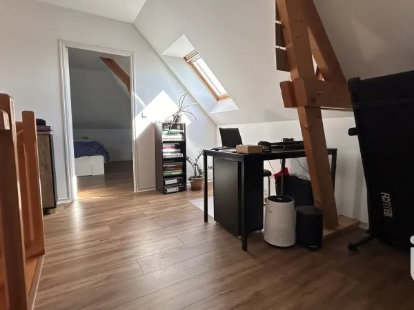 Bureau 4 pièces 82 m²