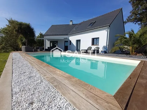 Propriété - 169 m² - 5 chambres - piscine