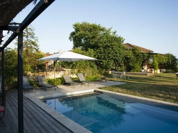 Bien unique dans une position idéale ! Superbe et unique rénovation, mêlant harmonieusement les styl