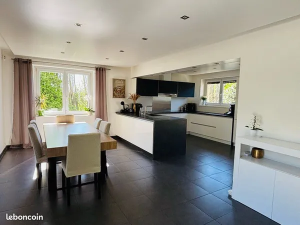 Maison 198m2 avec jardin clos sans vis à vis et Piscine