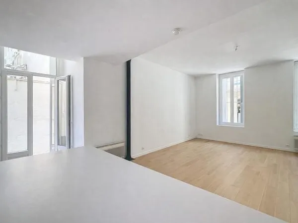 Exclusivité. Avignon Intra-muros. T3 de 60m² avec cours