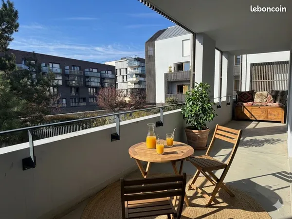 Superbe F4 double exposition avec terrasse 20 m², vue dégagée sur le canal, 2 parkings - Résidence r