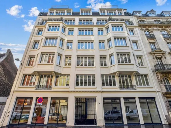 Bureaux 914 m²